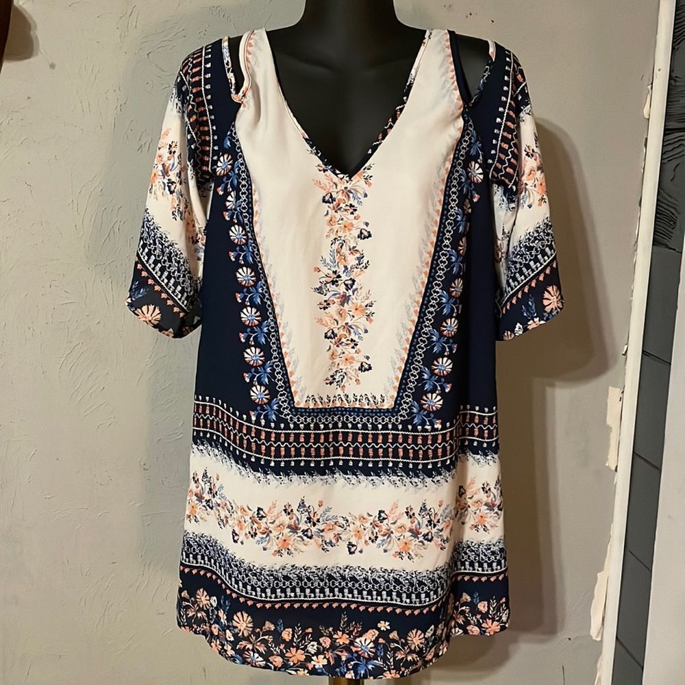 Medium Speechless Bohemian navy ivory cold shoulder v-neck lined shirt top tunic